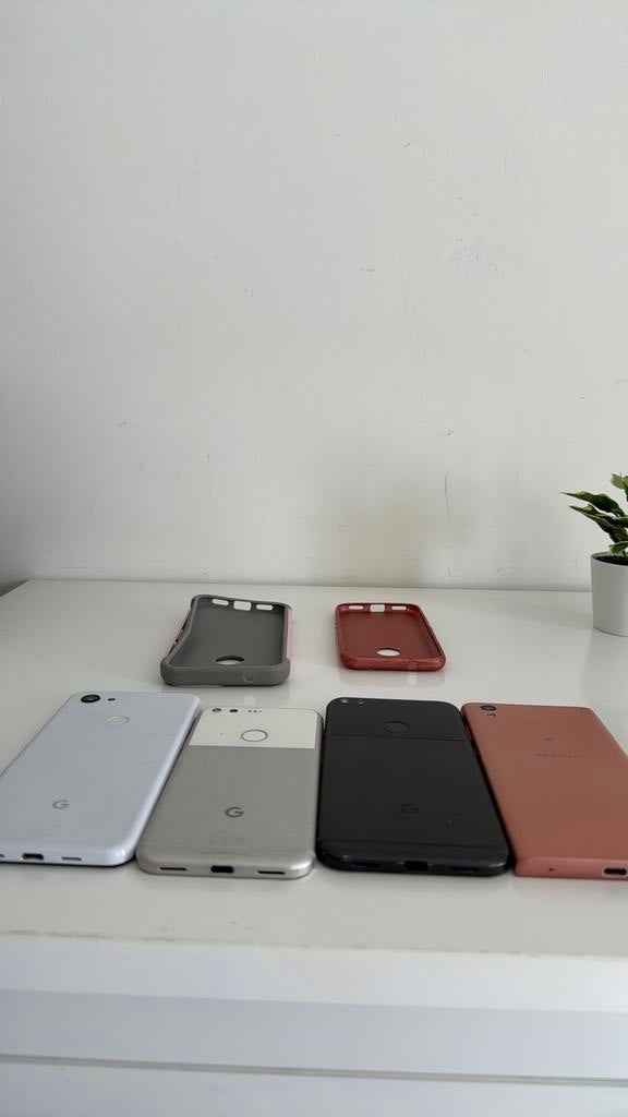 3 Google pixels and 1 xperia, Ophalen, Zo goed als nieuw
