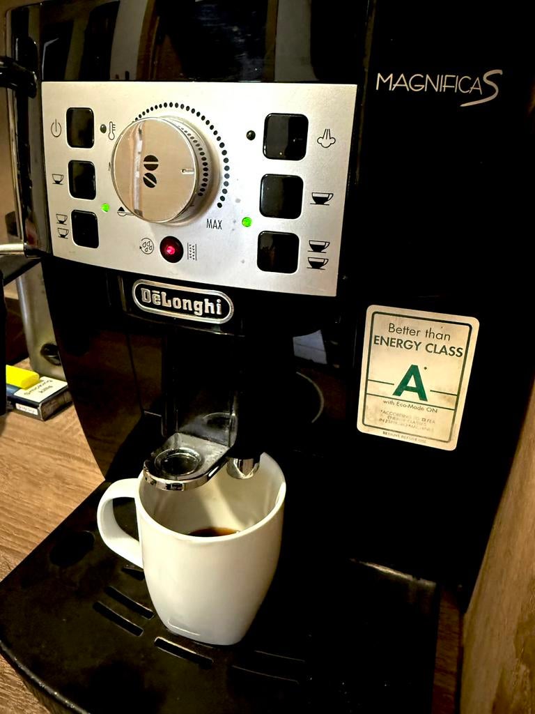 Coffee machine deLonghi, Elektronische apparatuur, Koffiezetapparaten, Ophalen, Zo goed als nieuw