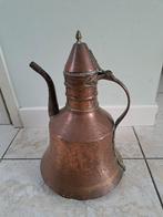 Prachtige oude antieke Arabische gehamerde koperen waterkan, Antiek en Kunst, Ophalen