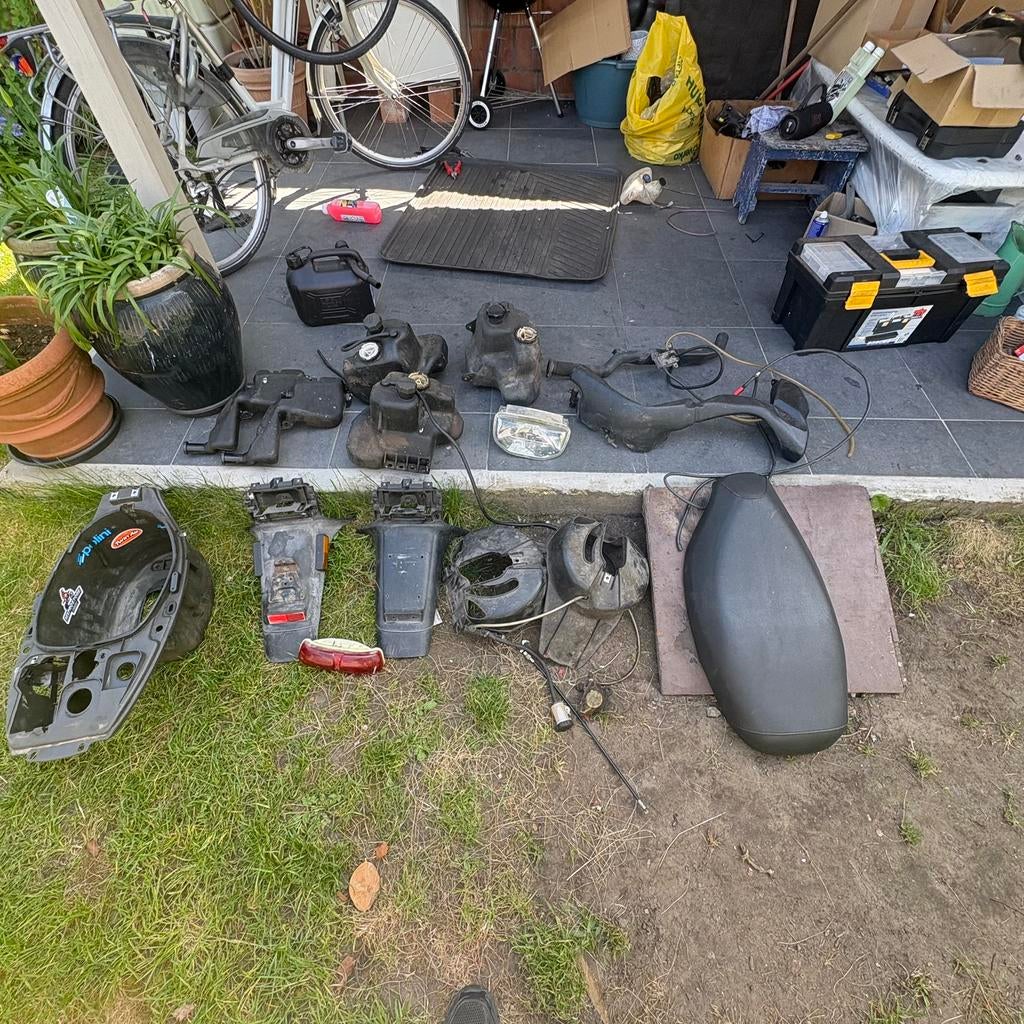 Veel piaggio typhoon onderdelen, Fietsen en Brommers, Ophalen, Zo goed als nieuw, Tank, Piaggio