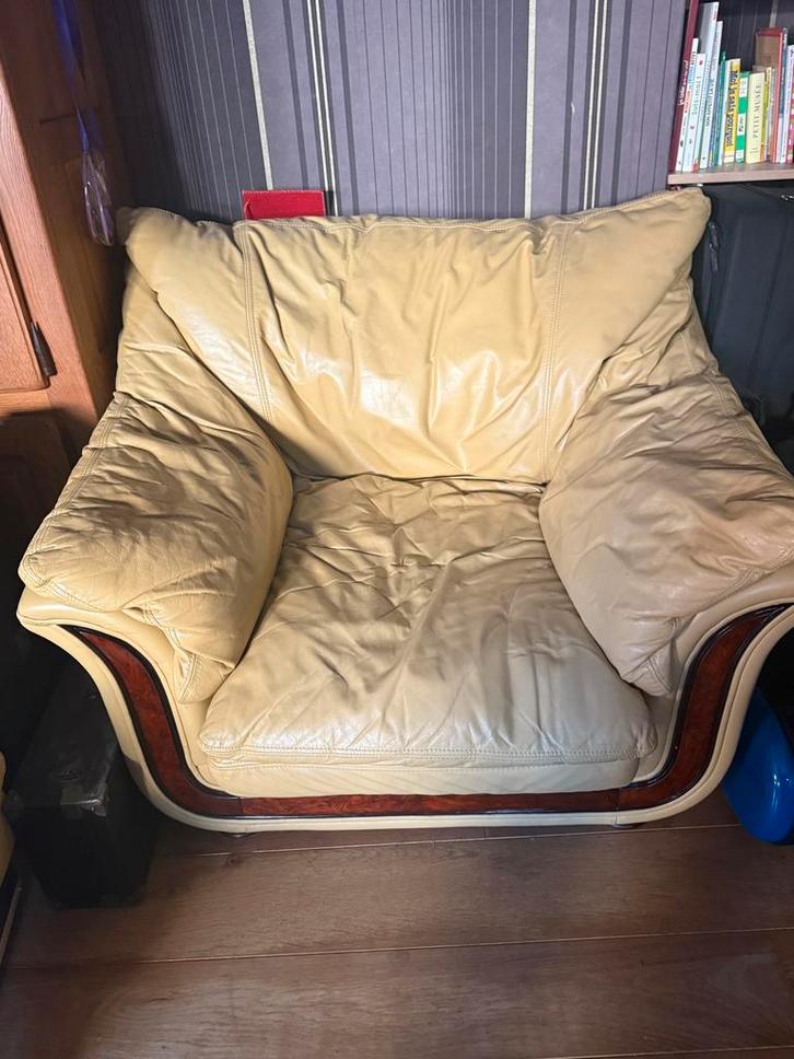 Divan 2 personnes - Fauteuil - Repose pieds - cuir - Italie, Maison & Meubles, Fauteuils, Utilisé, 125 cm ou plus, 100 à 125 cm