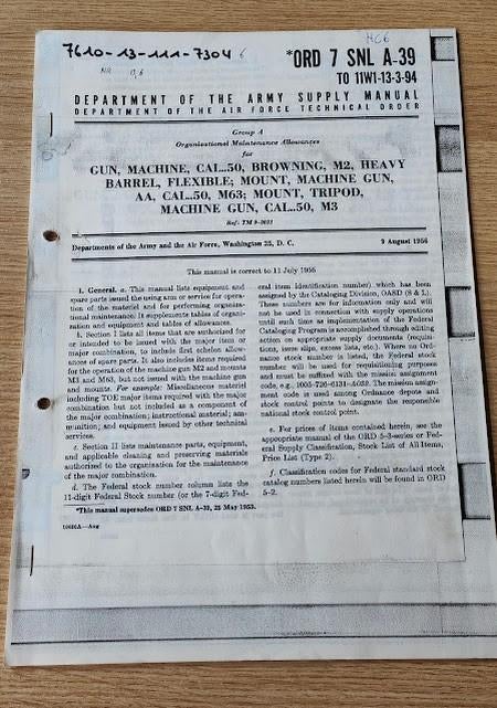 Lot de 2 Précis sur la Cal 50 US ww2(copie), Collections, Enlèvement ou Envoi, Armée de terre, Livre ou Revue