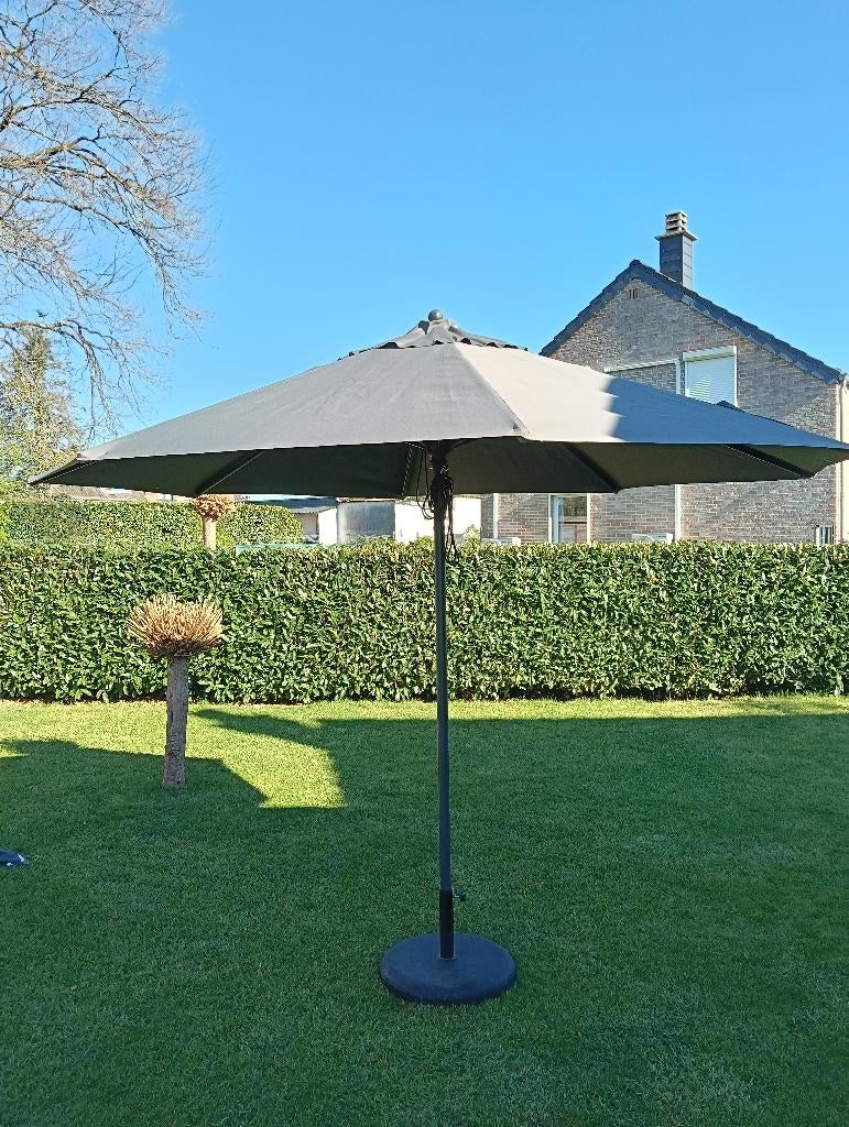 Parasol Bristol + pied 30kg, Étanche, Comme neuf, Enlèvement, 2 à 3 mètres