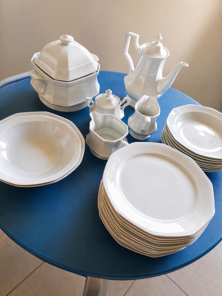 Complete serviesset van wit porselein - tijdloos, Antiek en Kunst, Antiek | Servies compleet, Ophalen