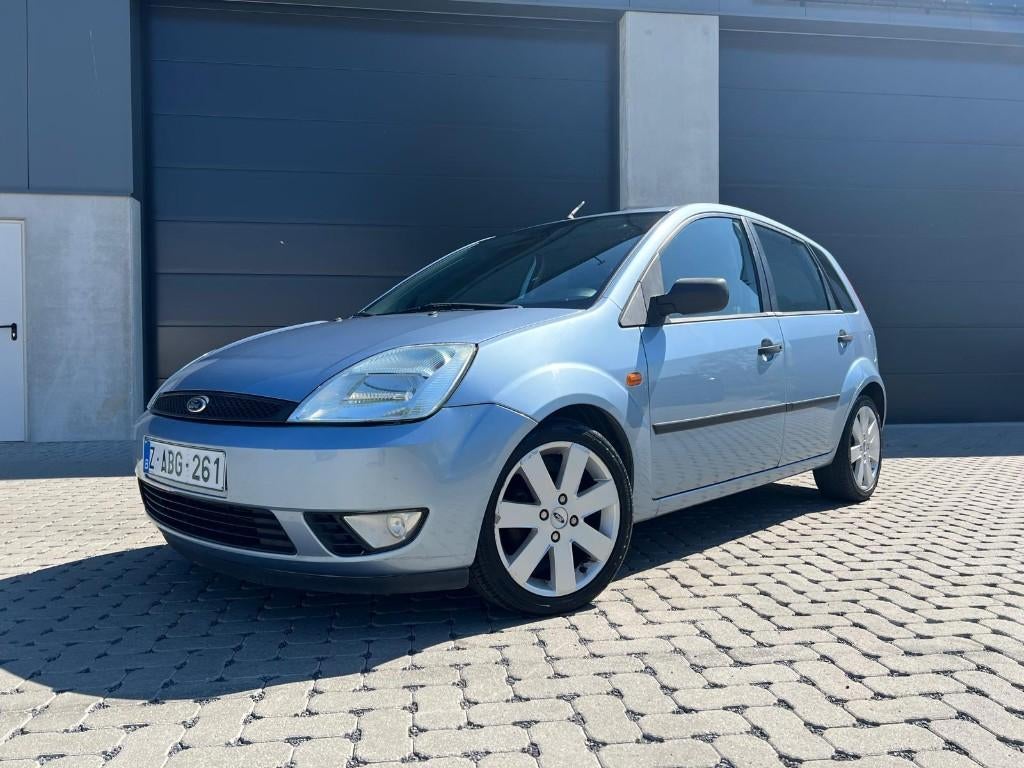 Fiesta 1.3 benzine - 109 dkm!! - airco - ketting - onderhoud, Auto's, Voorwielaandrijving, Stof, 4 cilinders, Blauw