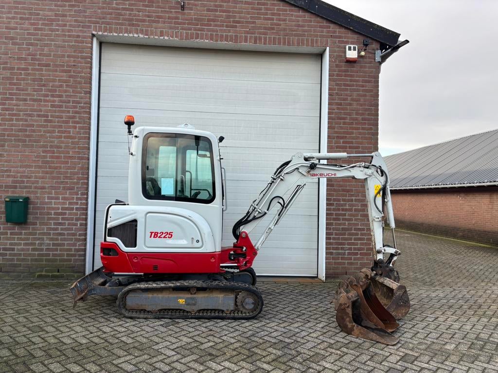 Takeuchi TB225 Minigraver graafmachine, Zakelijke goederen, Machines en Bouw | Transport, Ophalen