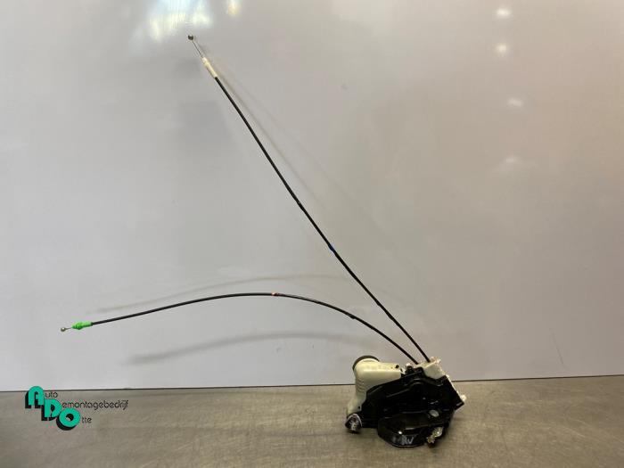 Serrure portière mécanique 2portes droite d'un Toyota Yari, -, 3 mois de garantie, Toyota, Utilisé