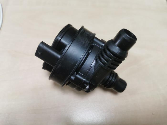 Extra waterpomp van een Mercedes C-Klasse, Auto-onderdelen, Airco en Verwarming, Mercedes-Benz, Nieuw, 3 maanden garantie, Ophalen of Verzenden