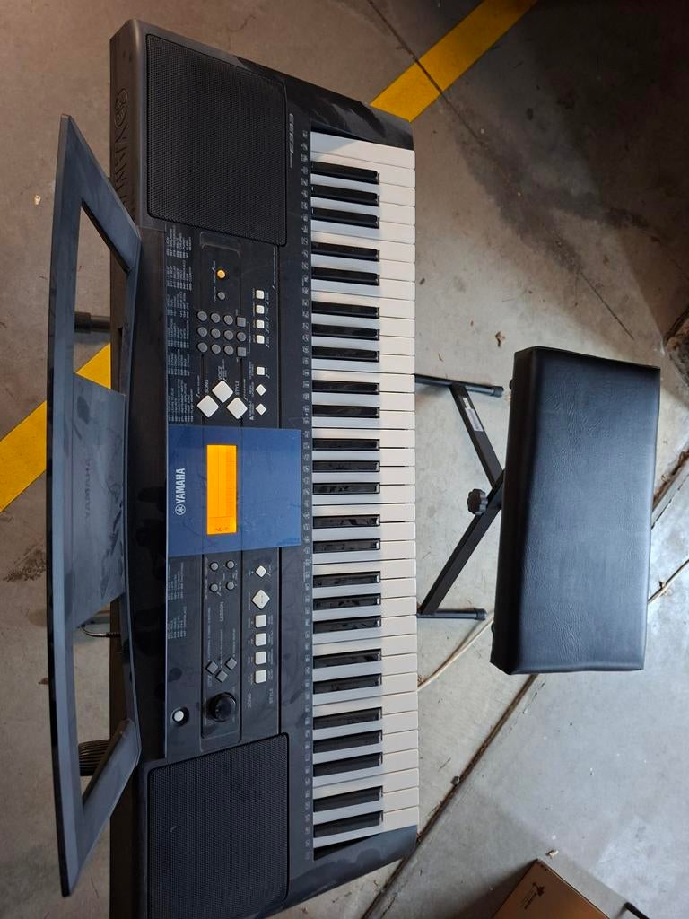 Yamaha psr e 333, Musique & Instruments, Enlèvement, Yamaha