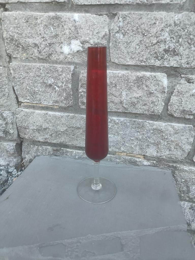 Grand vase à boutons vintage en verre rouge
Hauteur : 30 cm, Antiquités & Art, Enlèvement