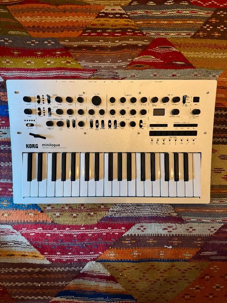 Korg Minilogue 4-Voice Polyphonic Analog Synthesizer, Muziek en Instrumenten, Synthesizers, Gebruikt, Overige aantallen, Korg