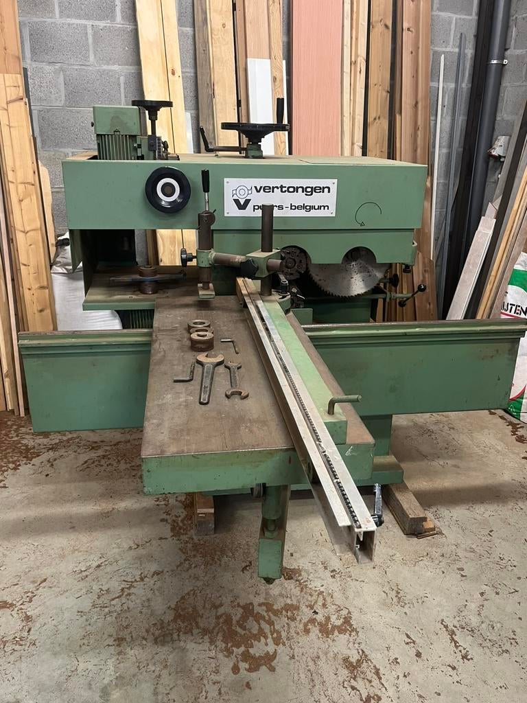 Pennenbank vertongen, Ophalen