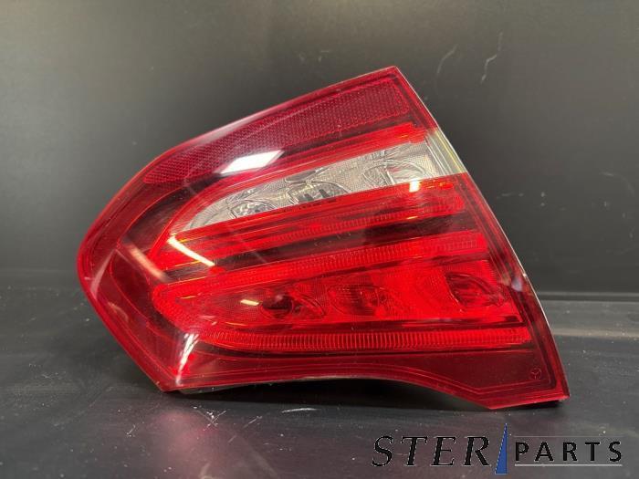 Feu arrière gauche d'un Mercedes C-Klasse, Autos : Pièces & Accessoires, Éclairage, Mercedes-Benz, Utilisé, 3 mois de garantie