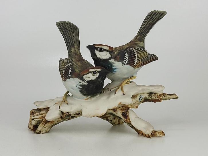 Deux moineaux sur une branche enneigée - Capodimonte, Collections, Statues & Figurines, Enlèvement ou Envoi