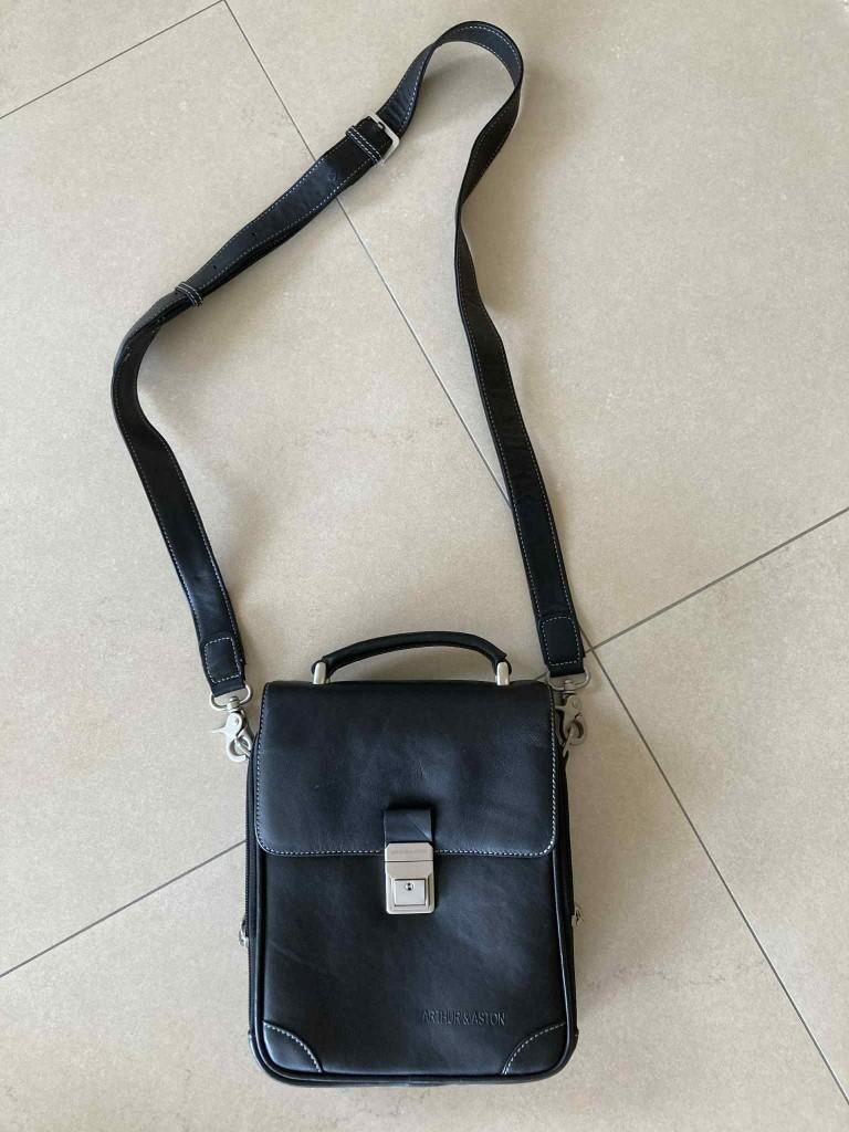 Tas Arthur & Aston zwart leder, Handtassen en Accessoires, Tassen | Damestassen, Ophalen of Verzenden, Gebruikt, Zwart, Schoudertasje