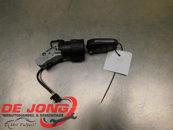 Serrure de contact + clé d'un Peugeot 208, Autos : Pièces & Accessoires, -, 3 mois de garantie, Utilisé, -