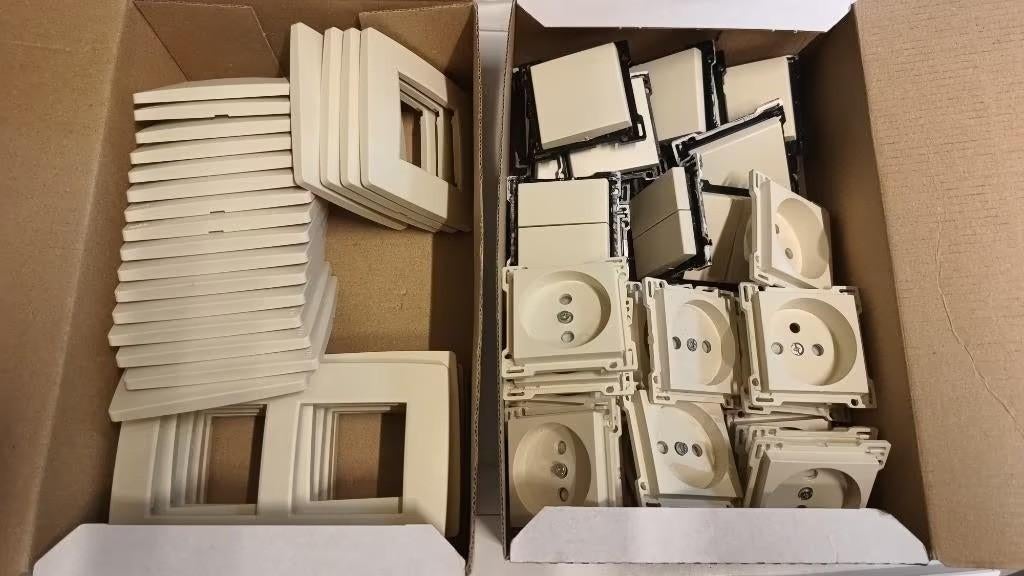 Prises et interrupteurs Niko Original Cream, Enlèvement ou Envoi, Comme neuf, Interrupteur