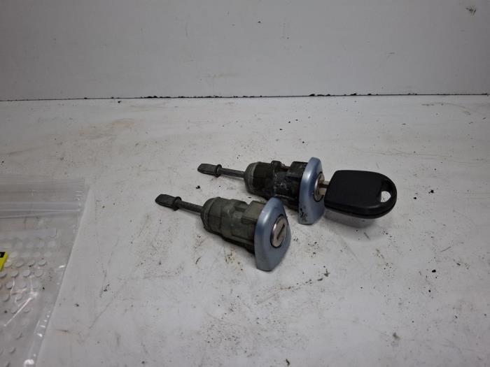 Kit serrure d'un Audi A2, Autos : Pièces & Accessoires, Carrosserie & Tôlerie, Audi, Utilisé, 3 mois de garantie, Enlèvement ou Envoi