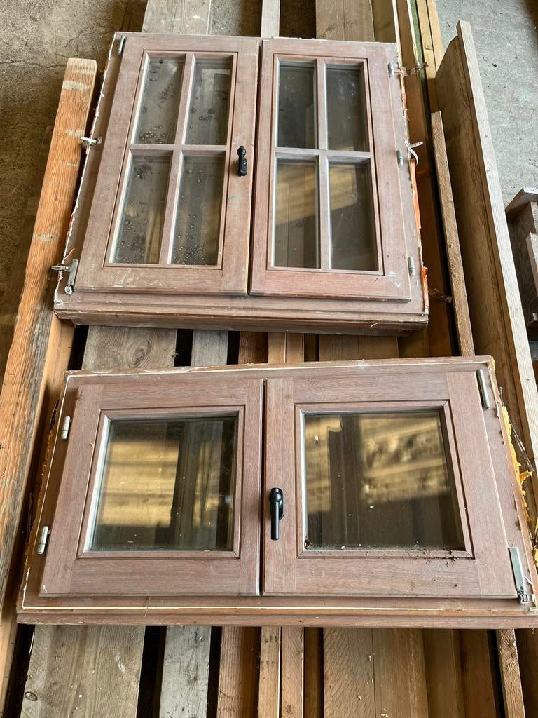 Houten ramen 2 stuks, Doe-het-zelf en Bouw, Gebruikt, Raamkozijn, Inclusief glas, 75 tot 150 cm