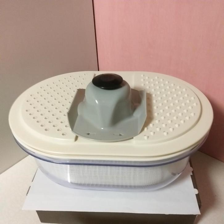 Râpe multifonction avec bac récolteur (neuve), Maison & Meubles, Cuisine | Ustensiles de cuisine, Neuf, Enlèvement ou Envoi