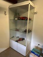 Vitrine met verlichting en sleutel, Ophalen, Zo goed als nieuw