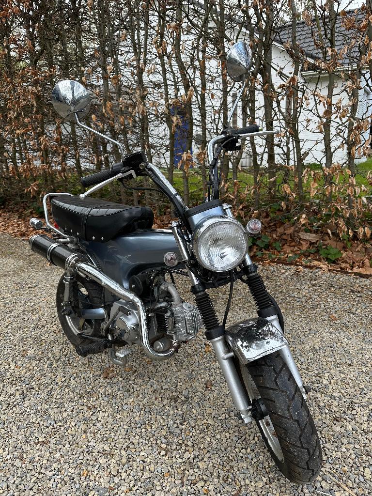 DAX Skyteam klasse B - grijs - slechts 3875km, Fietsen en Brommers, Brommers | Overige merken, Ophalen, Skyteam, Klasse B (45 km/u)