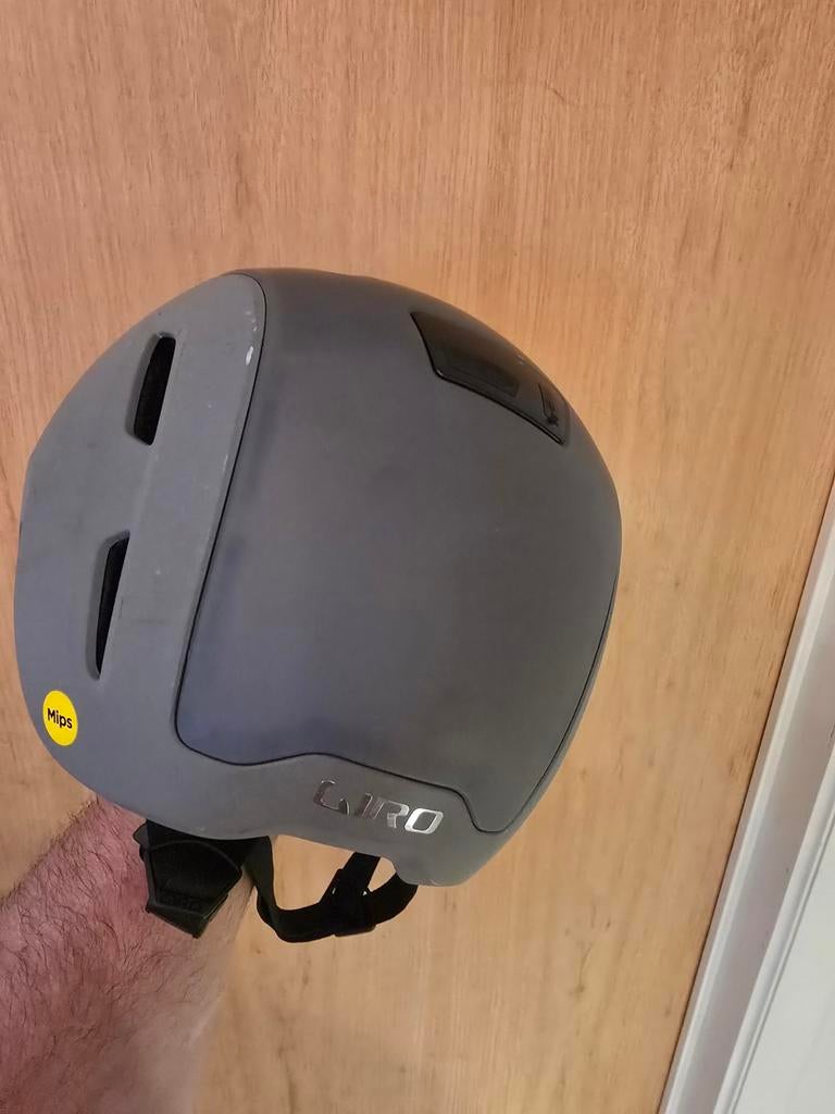 Giro speedelec helm met ingebouwde windscherm en lamp, Ophalen