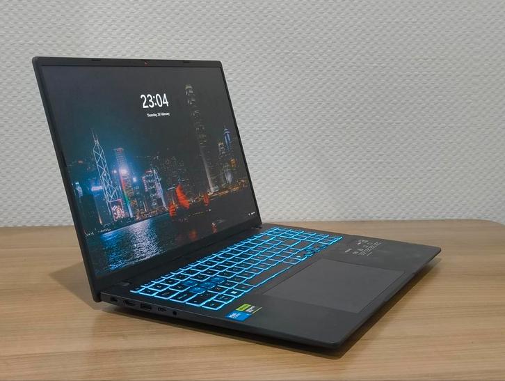 Ordinateur portable de jeu Asus V16 RTX 4050, Informatique & Logiciels, Ordinateurs portables Windows, Comme neuf, 16 pouces, 16 GB