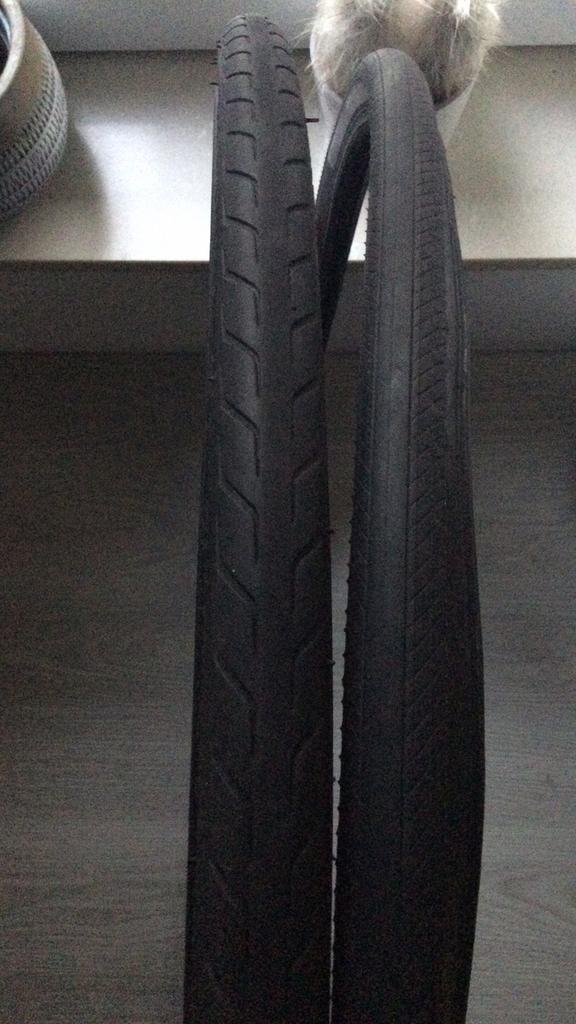 Pneus 25c X 700, Vélos & Vélomoteurs, Comme neuf, 28 pouces