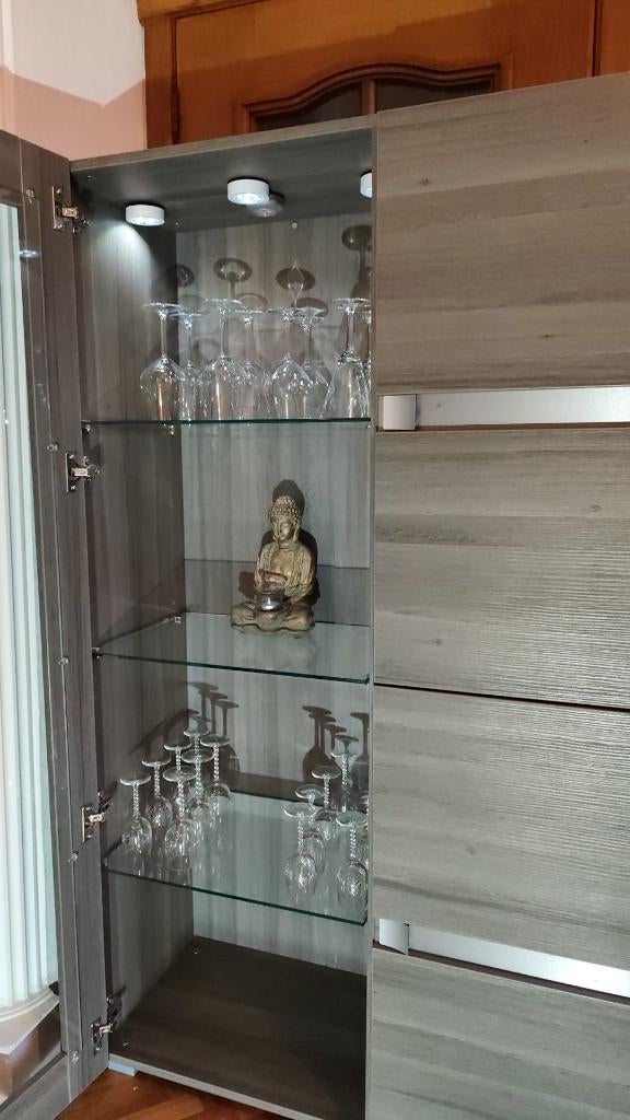 Moderne eetkamer met vitrinekast. Zoals nieuw, Ophalen, Met deur(en), 150 tot 200 cm, Zo goed als nieuw