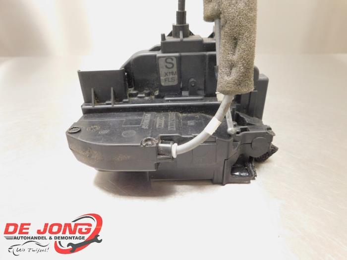 Serrure portière mécanique 2portes gauche d'un Nissan NV20, Autos : Pièces & Accessoires, -, 3 mois de garantie, Utilisé, -