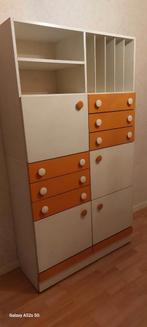 gratis kast wijnegem //kast bestaat uit 2 delen, Huis en Inrichting, Kasten | Ladekasten, Ophalen