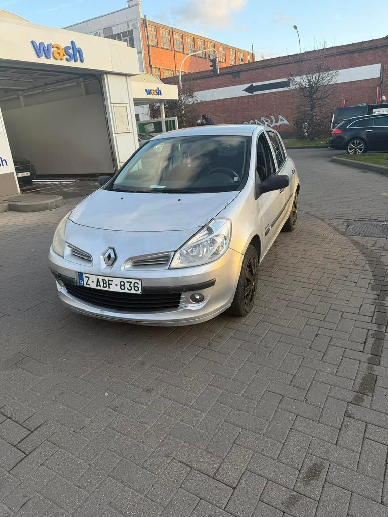Clio 3- 1.2 benzine - 129.000 km, Auto's, Renault, Bedrijf, Clio, Benzine, Euro 4, 5 deurs, Handgeschakeld, Zilver of Grijs, Zwart