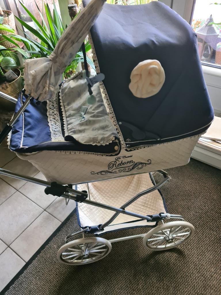 Prachtige retro poppenwagen, Ophalen