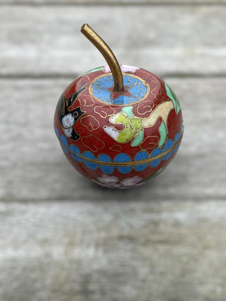 Petite boîte pomme en émaux cloisonnés Objet asiatique, Enlèvement ou Envoi