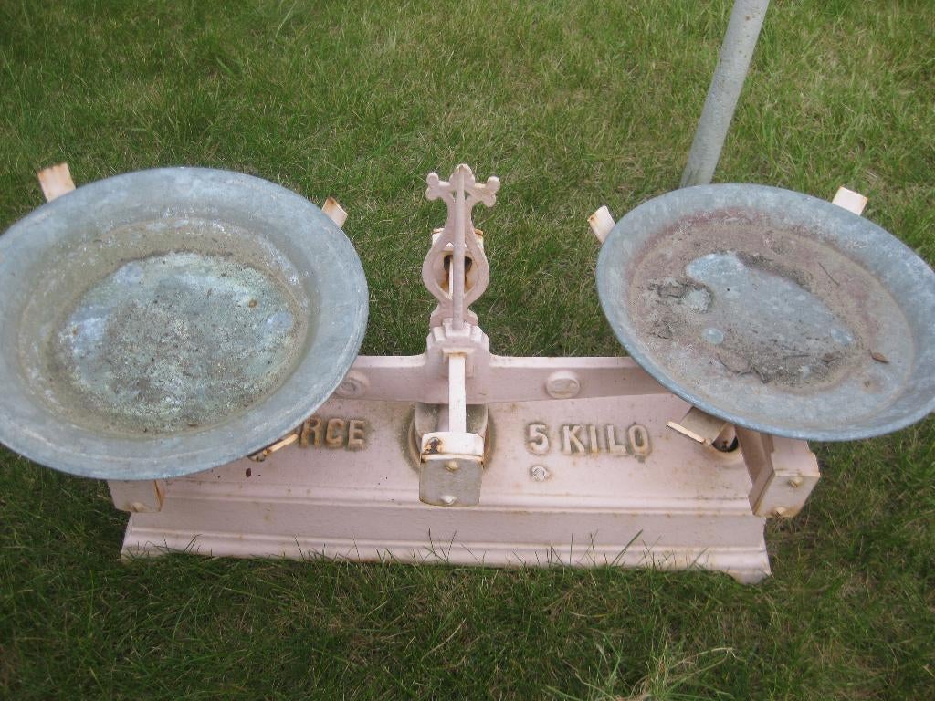 oude gietijzeren weegschaal, Enlèvement