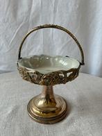 Schaaltje op voet, Ophalen