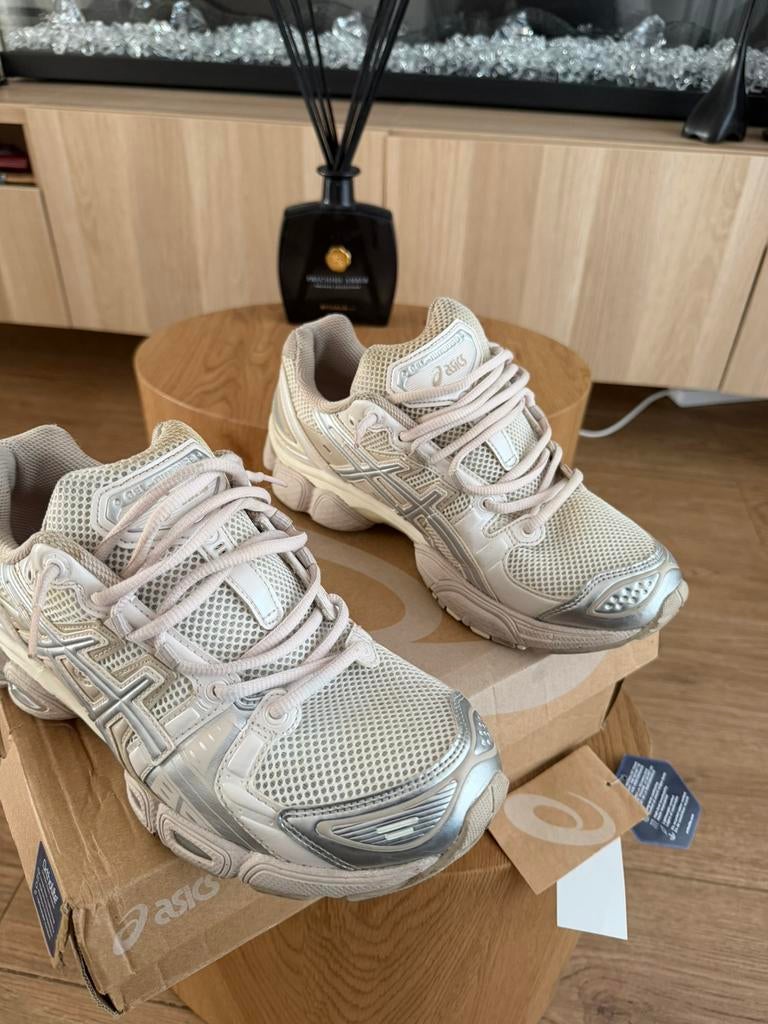 Asics nimbus 9, Enlèvement, Comme neuf, Baskets