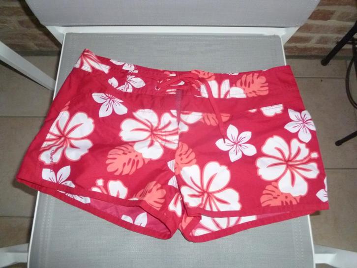 korte broek maat 38, Kleding | Dames, Sportkleding, Nieuw, Overige typen, Maat 38/40 (M), Rood, Ophalen of Verzenden