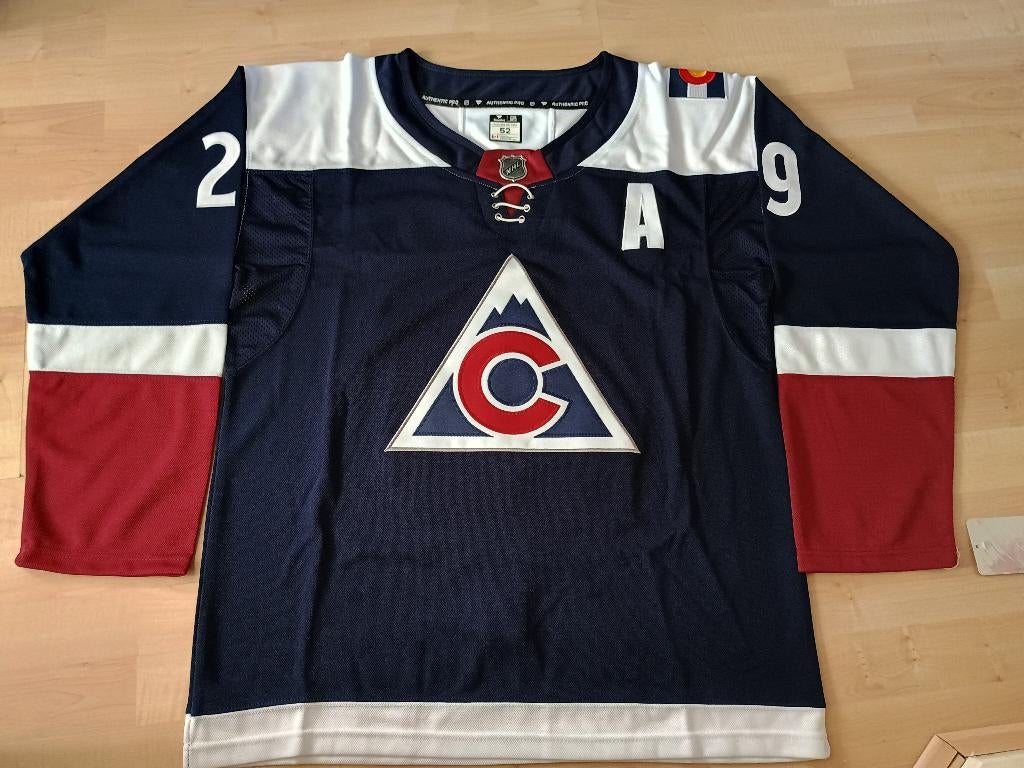 Colorado Avalanche Jersey MacKinnon maat: L, Sports & Fitness, Hockey sur glace, Enlèvement ou Envoi, Neuf, Vêtements
