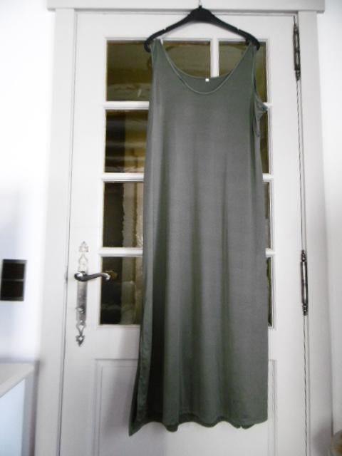 Nieuwe kaki groene lange jurk dames, Medium, Vêtements | Femmes, Robes, Onbekend, Enlèvement ou Envoi, Neuf
