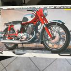 Revel HONDA CB72 super sport motor  bouwdoos, Hobby en Vrije tijd, Overige typen, Ophalen of Verzenden, Zo goed als nieuw, 1:32 tot 1:50