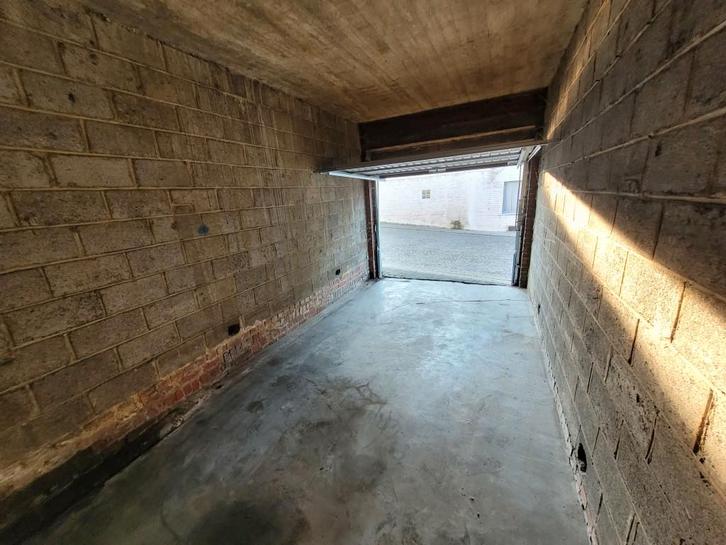 Garage à louer COUILLET 80 eur, Immo, Appartements & Studios à louer, Charleroi, Moins de 20 m²