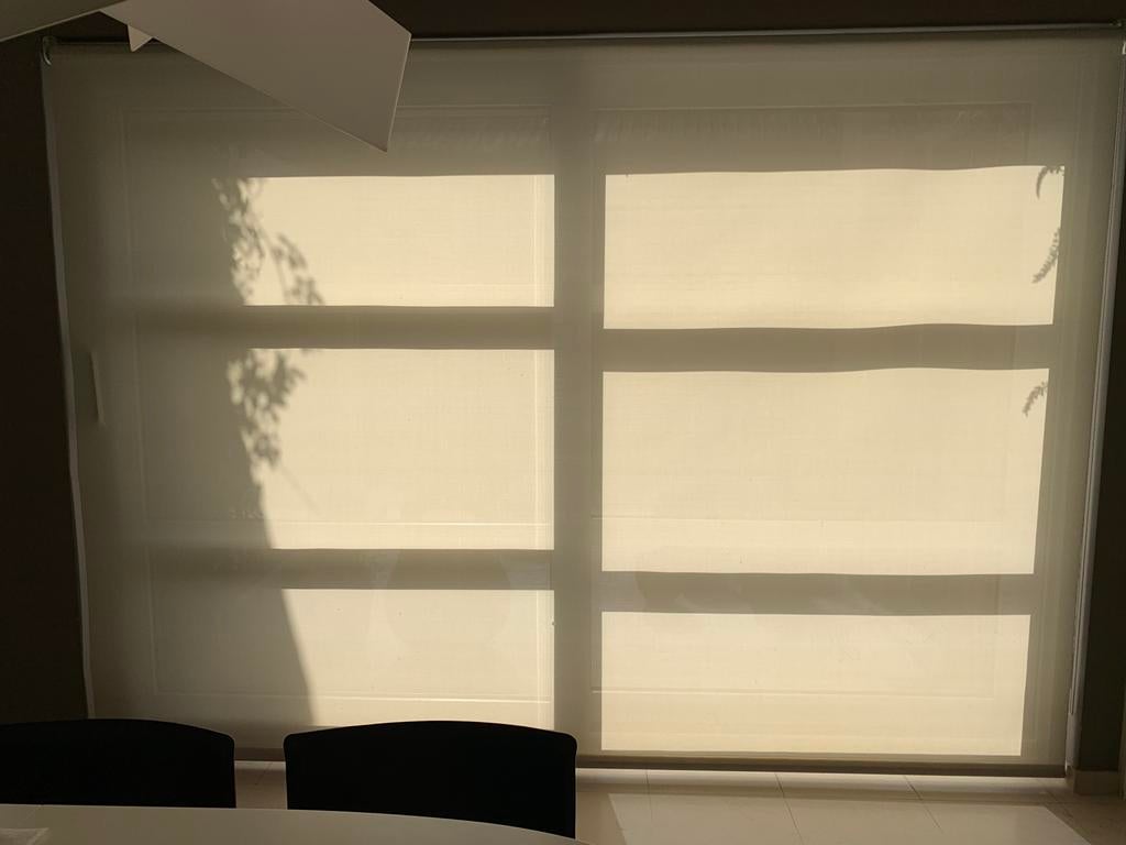 Beige rolgordijnen van Luxaflex (4 stuks verkrijgbaar), Huis en Inrichting, Ophalen, Gebruikt, Beige, 200 cm of meer