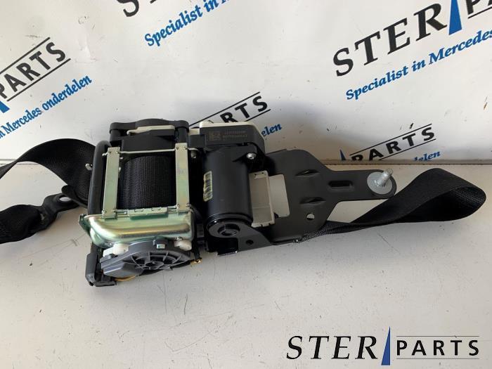Ceinture de sécurité avant droite d'un Mercedes C-Klasse, Autos : Pièces & Accessoires, Habitacle & Garnissage, Mercedes-Benz