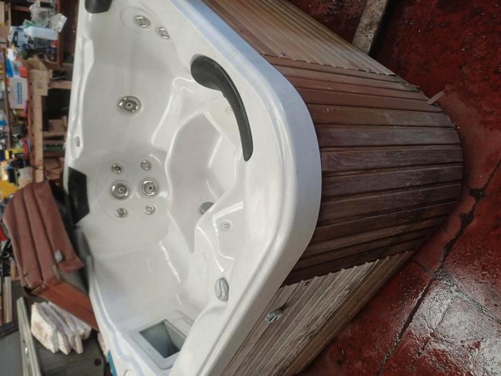 Jacuzzi 2000 euro gratis geleverd en geplaatst, Tuin en Terras, Zwembad-toebehoren, Ophalen of Verzenden