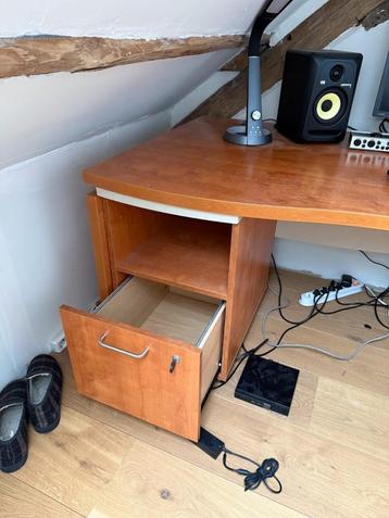Bureau beschikbaar voor biedingen