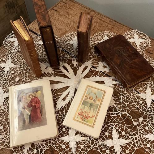 Enkele oude missaaltjes &gebedenboekjes, leer, Celluloid…, Antiek en Kunst, Antiek | Boeken en Manuscripten, Ophalen of Verzenden