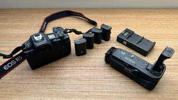 Canon R5 + batterijgrip en batterijen