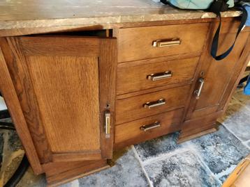 Klassieke dressoir met marmeren blad  beschikbaar voor biedingen